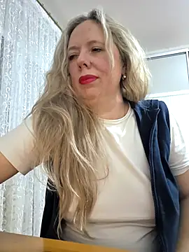 Irina3718 online show from February 2026 04:03:02 PM