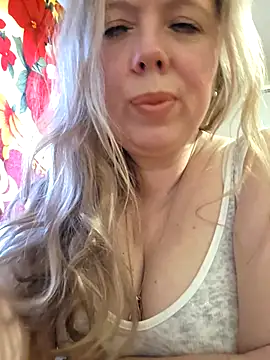 Snapshot of Irina3718 chatting on April 2026 03:17:01 PM Irina3718 online show from April 2026 03:17:01 PM