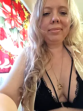 Snapshot of Irina3718 chatting on May 2026 01:18:01 PM Irina3718 online show from May 2026 01:18:01 PM