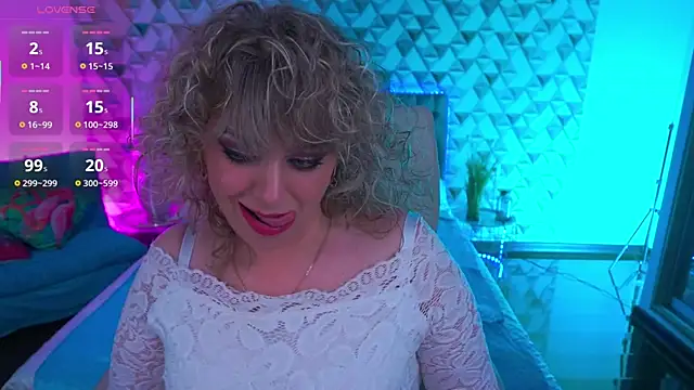 Snapshot of CandyLadyyy chatting on June 2026 08:40:02 PM CandyLadyyy online show from June 2026 08:40:02 PM