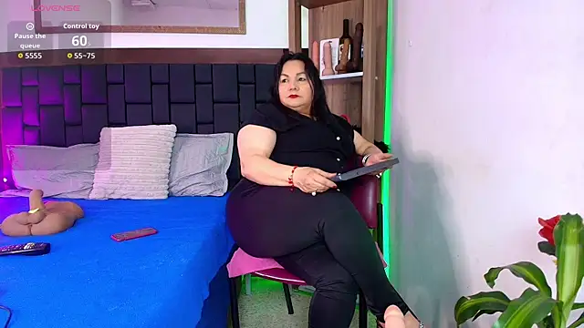 Snapshot of EllenaBoobs_ chatting on May 2026 07:51:01 PM EllenaBoobs online show from May 2026 07:51:01 PM