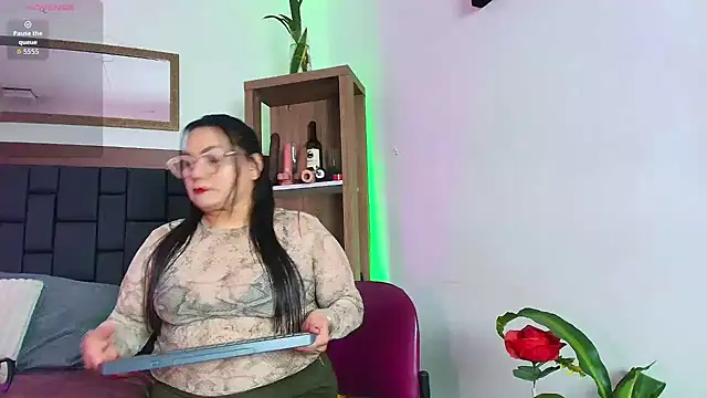 Snapshot of EllenaBoobs_ chatting on July 2026 12:37:02 AM EllenaBoobs online show from July 2026 12:37:02 AM