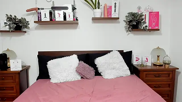 HaleyReedme online show from September 2025 06:57:02 AM