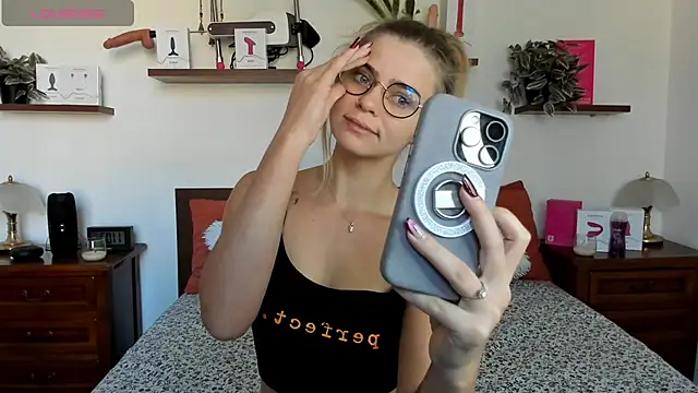 HaleyReedme online show from October 2025 09:07:02 AM