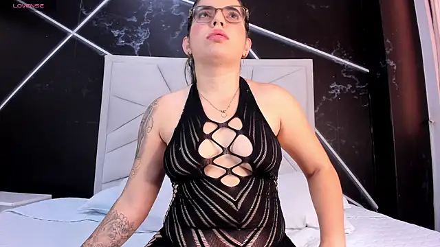 Snapshot of JulietSofia chatting on May 2026 07:44:02 PM JulietSofia online show from May 2026 07:44:02 PM