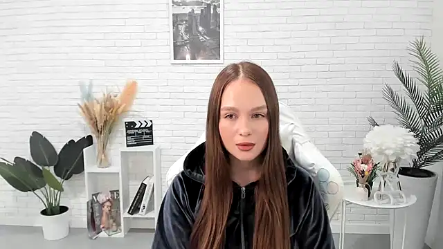 LoisCubitt online show from March 2025 12:02:02 PM