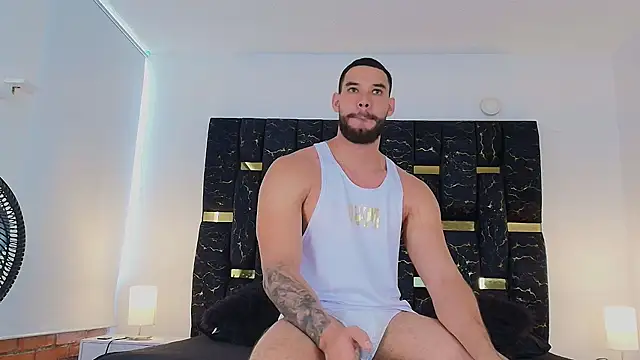 Snapshot of chris_blake__ chatting on March 2025 07:05:01 PM chris blake   online show from March 2025 07:05:01 PM