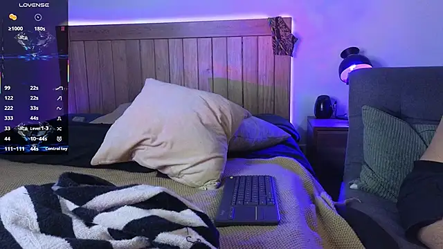 Xander Card online show from September 2025 04:01:01 AM