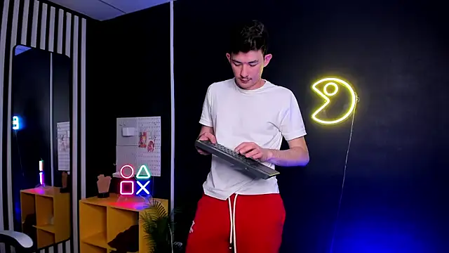 Danny  Magic online show from March 2025 01:41:01 PM