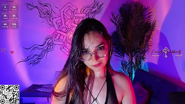Snapshot of Emmi_Roberts chatting on April 2026 12:56:01 AM Emmi Roberts online show from April 2026 12:56:01 AM