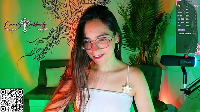Snapshot of Emmi_Roberts chatting on April 2026 11:35:02 PM Emmi Roberts online show from April 2026 11:35:02 PM