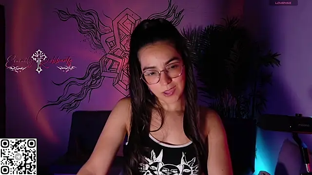 Snapshot of Emmi_Roberts chatting on May 2026 01:00:01 AM Emmi Roberts online show from May 2026 01:00:01 AM