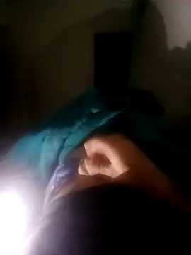 Snapshot of kredazzbigdick chatting on November 2025 06:45:01 AM kredazzbigdick online show from November 2025 06:45:01 AM