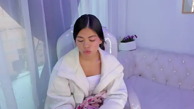 Pretty Johnson  online show from November 2025 12:16:02 PM