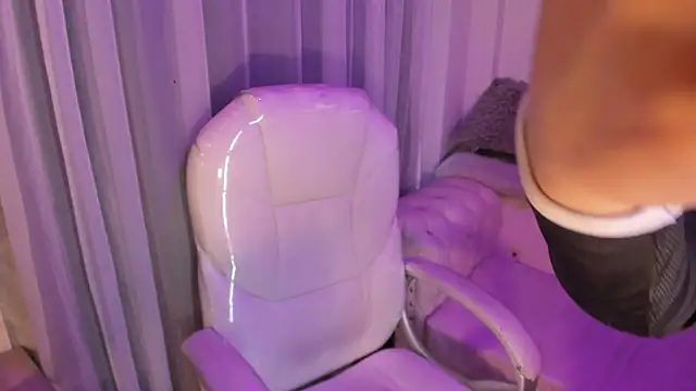 Snapshot of Pretty_Johnson_ chatting on February 2026 11:36:02 AM Pretty Johnson online show from February 2026 11:36:02 AM