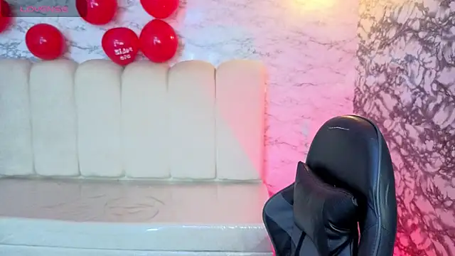 Snapshot of _Kitty_v chatting on February 2026 01:18:01 PM Kitty v online show from February 2026 01:18:01 PM