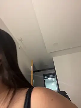 Saanvi21 online show from February 2026 01:48:01 AM