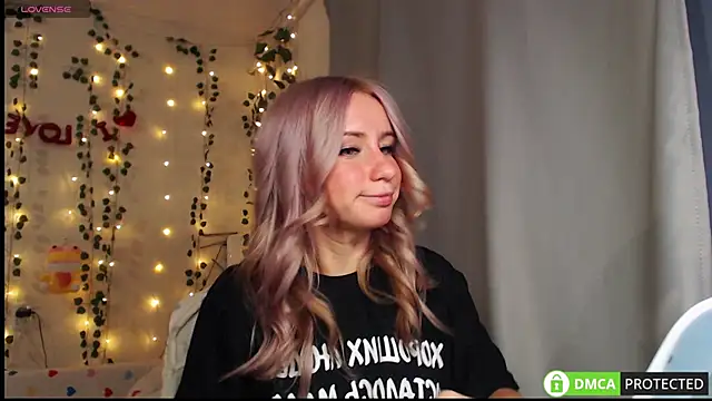 Snapshot of Mia__Kitty chatting on September 2025 03:46:01 PM Mia Kitty online show from September 2025 03:46:01 PM