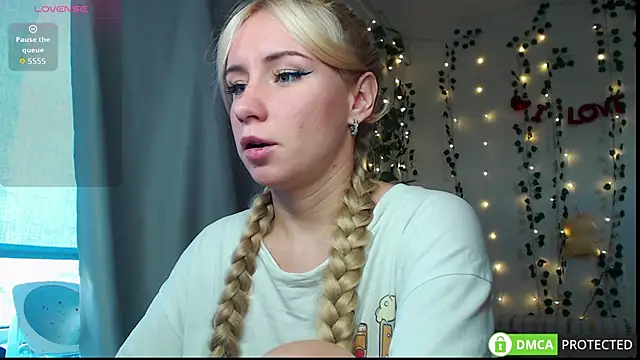 Snapshot of Mia__Kitty chatting on October 2025 12:30:02 PM Mia Kitty online show from October 2025 12:30:02 PM