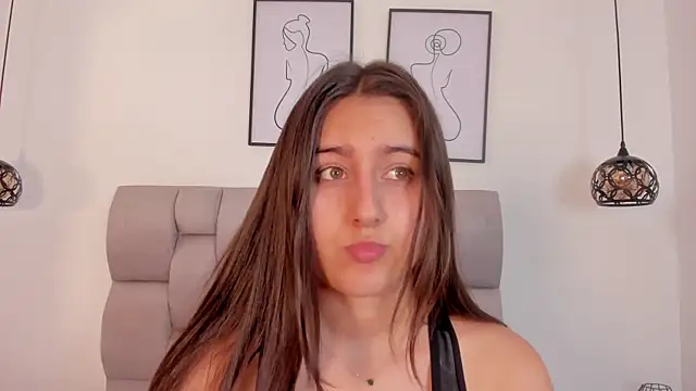 Hanna Evans   online show from October 2025 12:02:01 PM