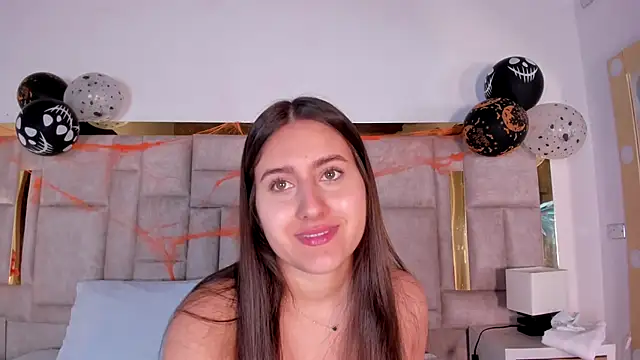 Hanna Evans   online show from October 2025 12:42:02 PM