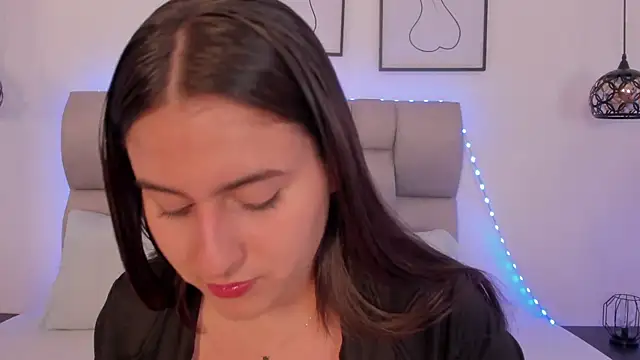 Hanna Evans   online show from February 2026 12:44:02 PM