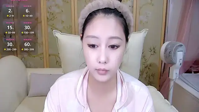 Snapshot of Xiaoxuan-baby chatting on October 2025 02:39:02 PM Xiaoxuan-baby online show from October 2025 02:39:02 PM