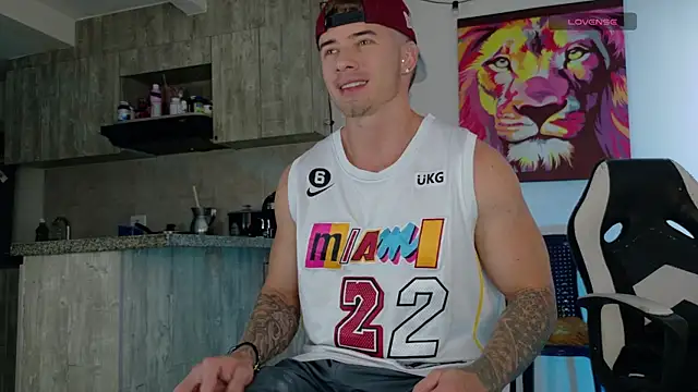 Snapshot of Ryannblue07 chatting on May 2026 08:47:01 PM Ryannblue07 online show from May 2026 08:47:01 PM