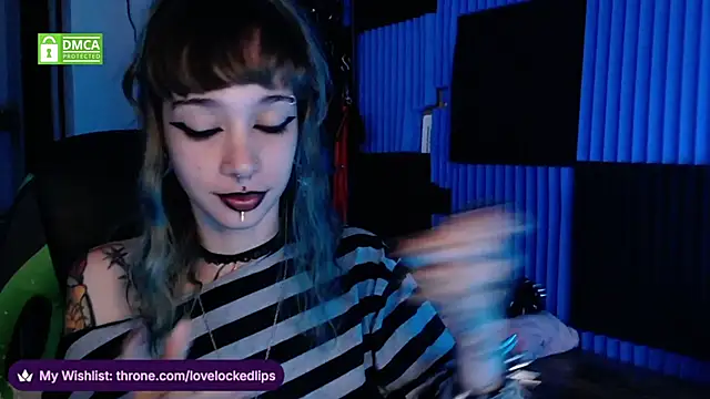 Snapshot of lovelockedlips chatting on May 2026 04:01:02 PM lovelockedlips online show from May 2026 04:01:02 PM