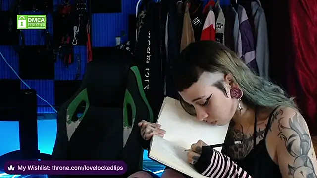 Snapshot of lovelockedlips chatting on May 2026 05:59:01 AM lovelockedlips online show from May 2026 05:59:01 AM