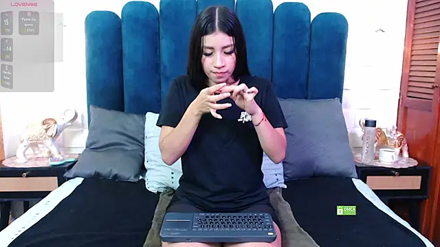 Lili Opal online show from October 2025 12:06:01 PM