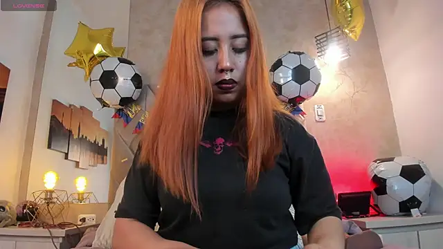Snapshot of kailinmoonx chatting on June 2026 12:58:02 PM kailinmoonx online show from June 2026 12:58:02 PM