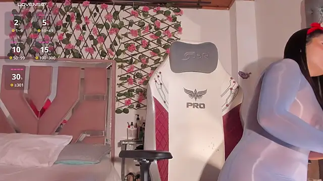 Snapshot of ally_sun__ chatting on July 2026 12:11:01 PM ally sun online show from July 2026 12:11:01 PM