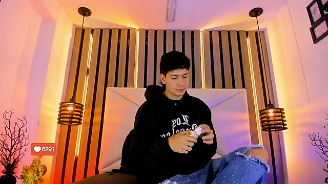 Jhojan twink online show from November 2025 12:27:01 PM