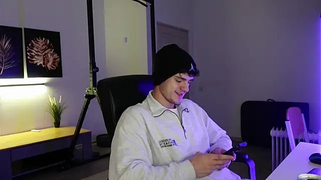 Brad Holloway online show from November 2025 08:18:01 PM