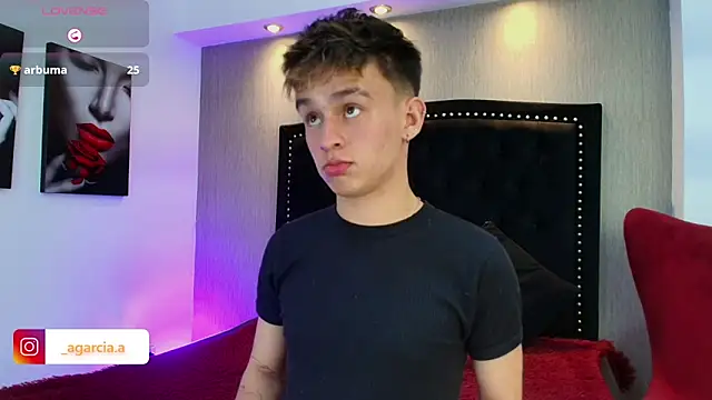 LiamWildx20 online show from November 2025 03:43:02 AM