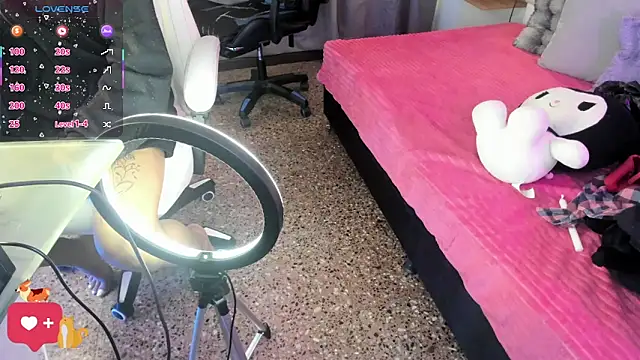 cherryboom23 online show from April 2026 06:02:01 PM