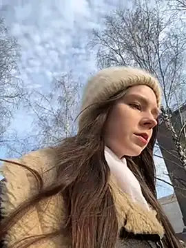 MilaBee online show from March 2025 10:22:01 AM