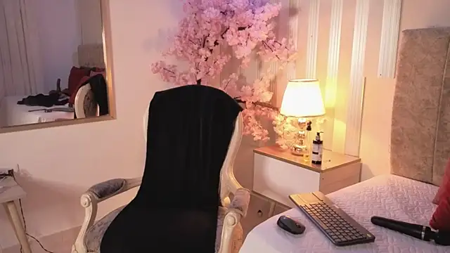 Snapshot of angelinarouse_ chatting on May 2026 02:51:02 AM angelinarouse online show from May 2026 02:51:02 AM