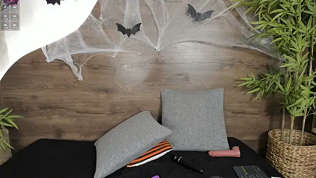 mia lacy  online show from October 2025 07:25:01 PM