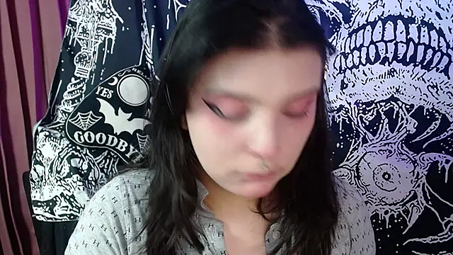 Snapshot of mikaskullcs chatting on June 2026 05:27:01 AM mikaskullcs online show from June 2026 05:27:01 AM