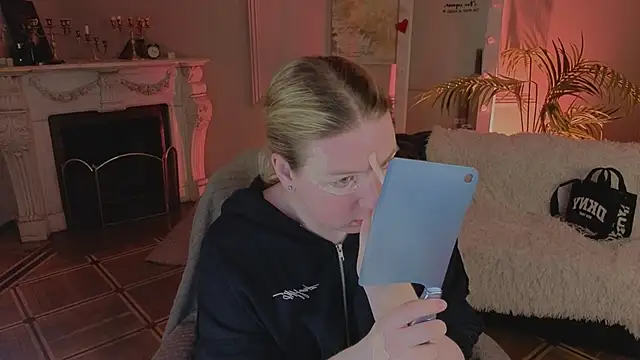 Jes Solar online show from March 2026 10:39:02 PM