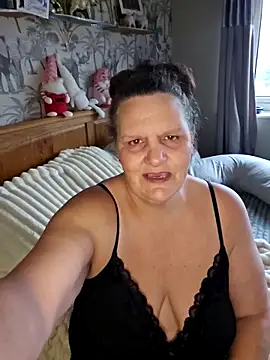 MissQueenBeex online show from December 2025 12:56:02 PM