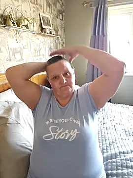 MissQueenBeex online show from February 2026 02:04:02 PM