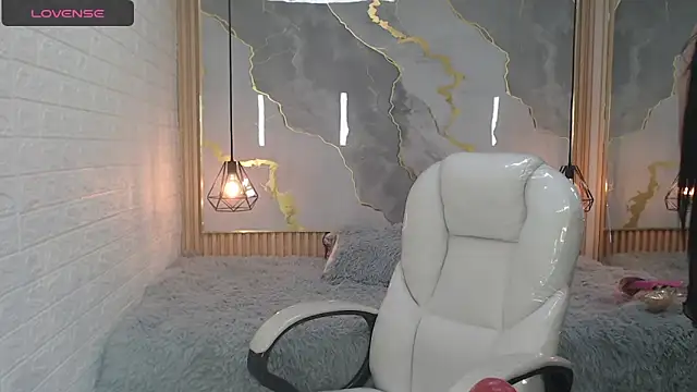 nei girl online show from October 2025 01:01:01 PM