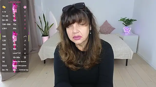 Nika Light online show from November 2025 11:21:01 AM