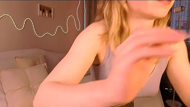 Lilo Sims online show from October 2025 04:00:02 AM