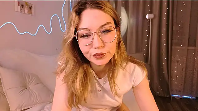 Lilo Sims online show from November 2025 01:19:01 AM