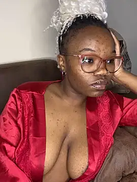 YummyMelanin117 online show from April 2026 01:00:01 AM