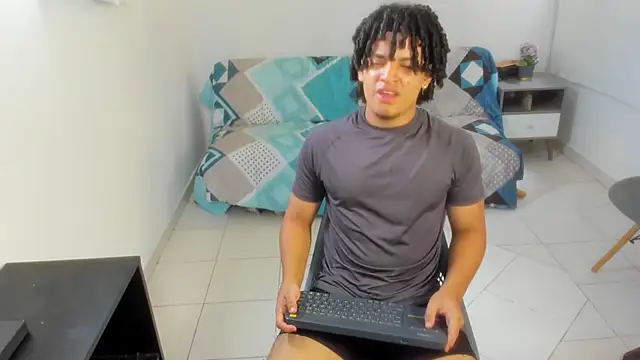 Snapshot of samxx_muscle chatting on July 2026 05:37:01 PM samxx muscle online show from July 2026 05:37:01 PM